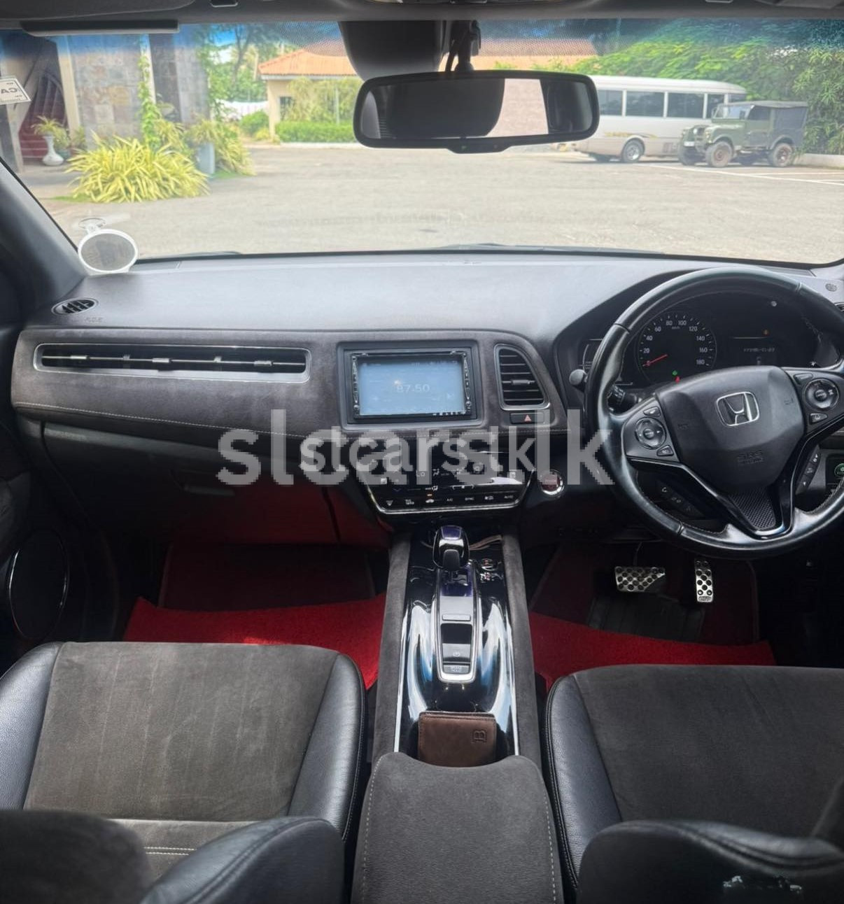 Vehicle Image 4