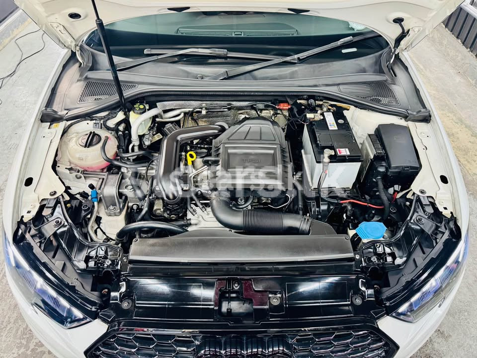 Vehicle Image 6