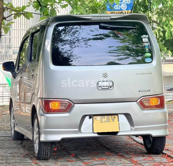 Vehicle Image 4