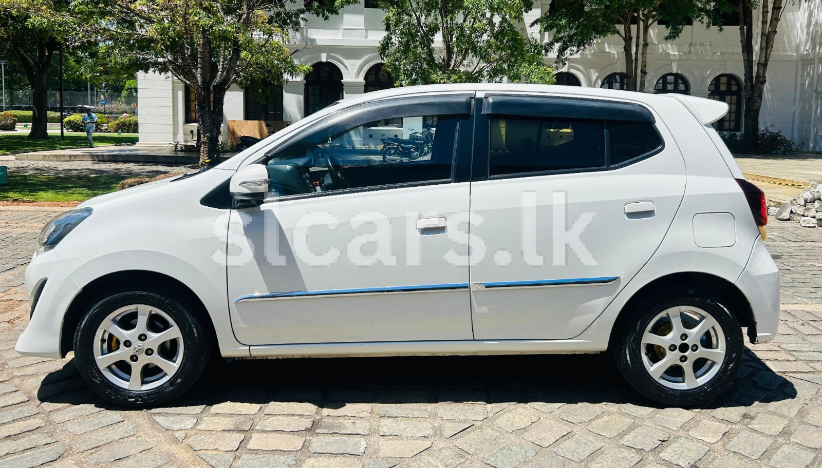 Vehicle Image 4
