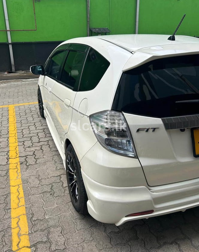 Vehicle Image 4