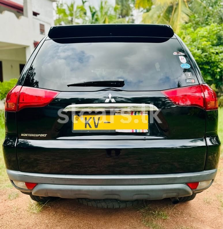 Vehicle Image 6